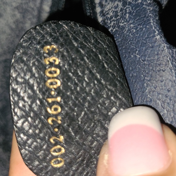 ***SOLD**GUCCI MONOGRAM 2- WAY BAG WITH DUAL ZIPPERS & REMOVEABLE STRAP - Picture 5 of 16